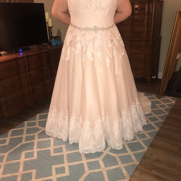 Wedding dress - new, never worn, see size chart - Picture 5 of 8